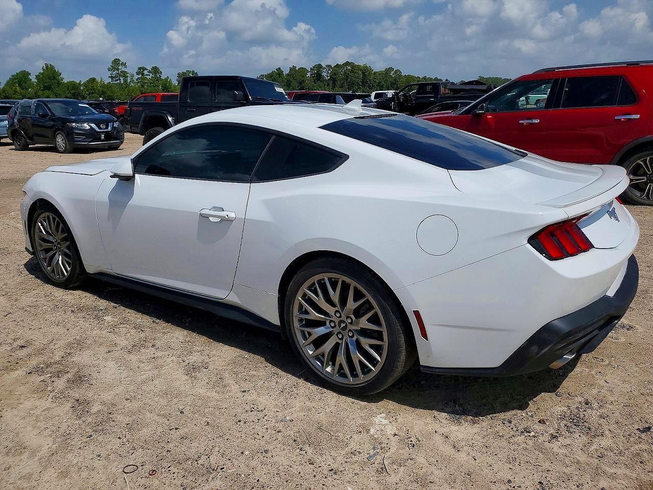 2024 Ford Mustang - Фото 2