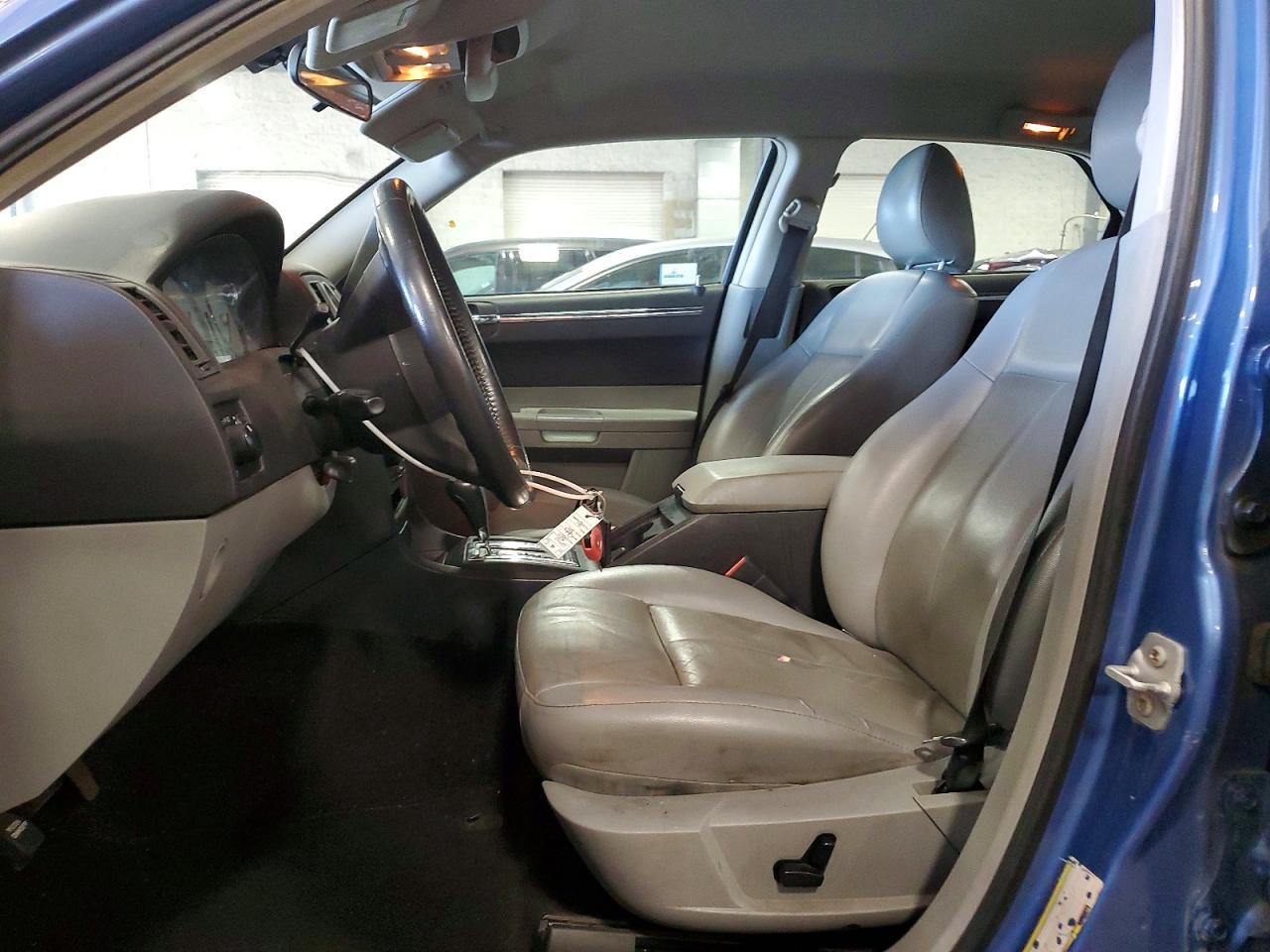 2007 Chrysler 300 Touring - Image 7