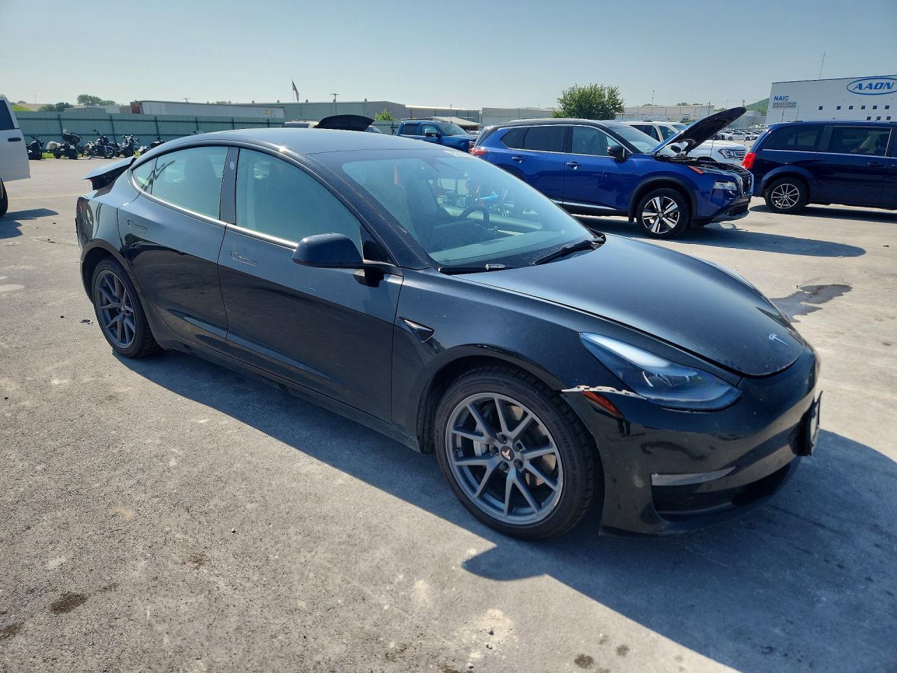 2022 Tesla Model 3 - Фото 4