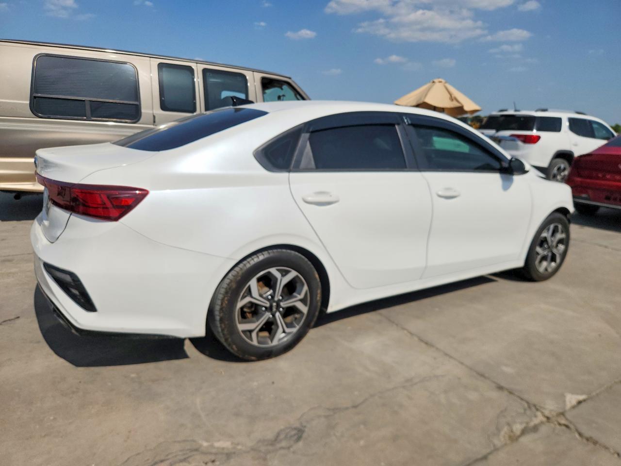 2021 Kia Forte Lxs - Image 3
