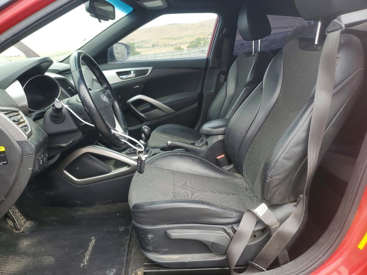 2016 Hyundai Veloster Base - Image 7