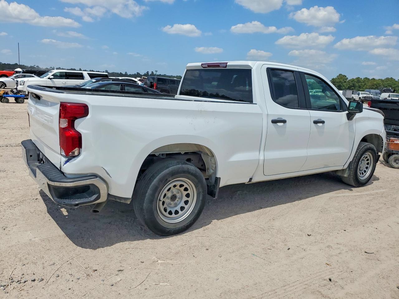 2023 Chevrolet Silverado C1500 - Фото 3