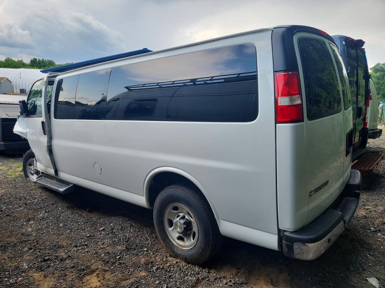 2023 Chevrolet Express G3500 Ls - Фото 2
