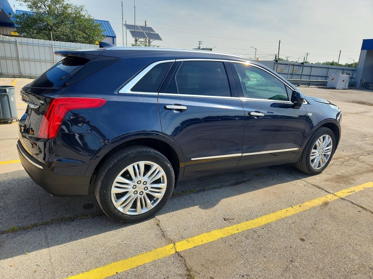 2017 Cadillac Xt5 Premium Luxury - Image 3