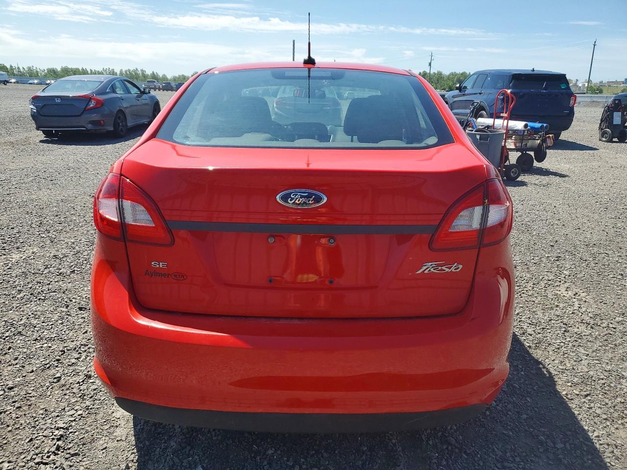 2013 Ford Fiesta Se - Фото 6
