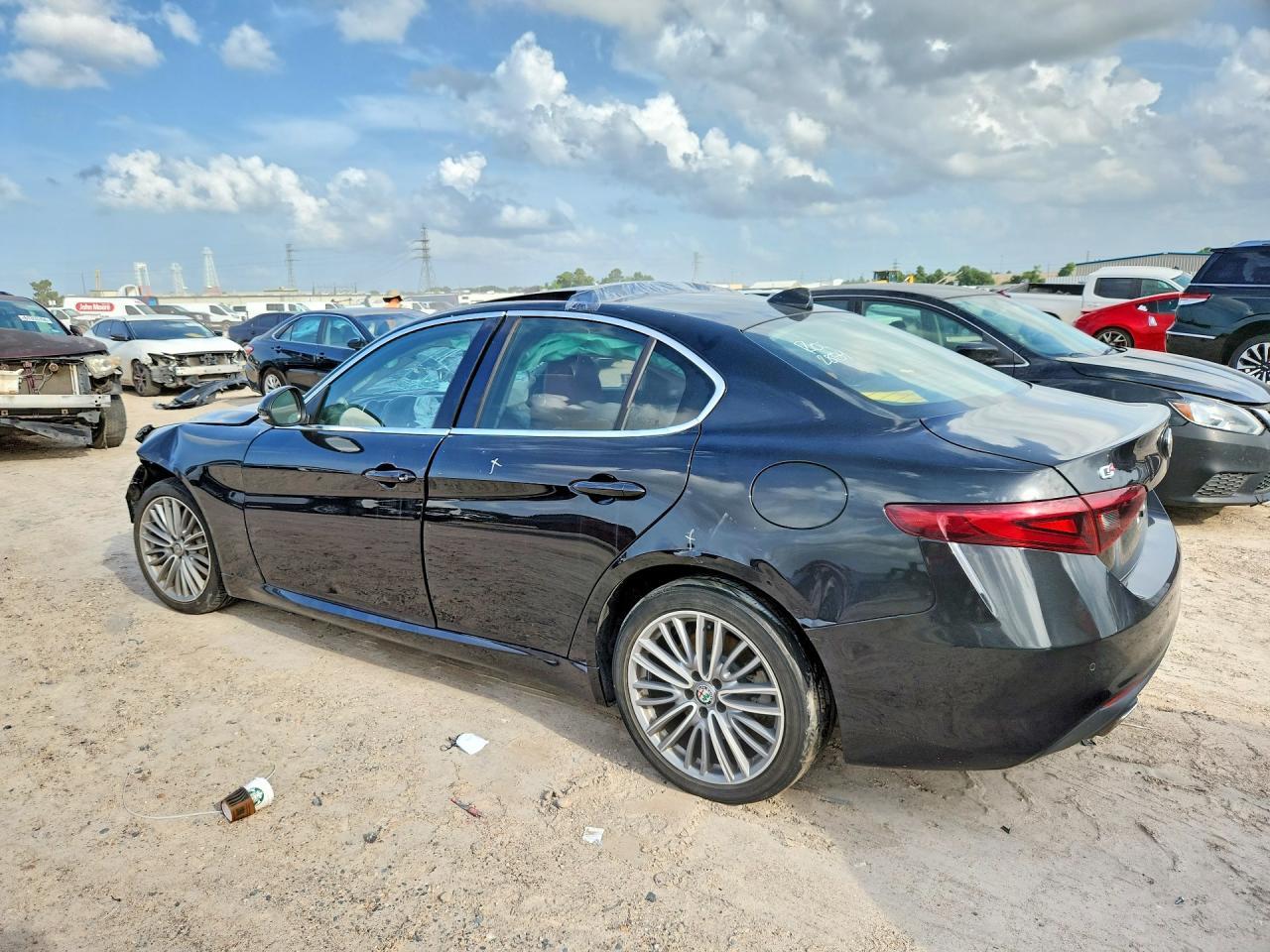 2017 Alfa Romeo Giulia Ti Q4 - Фото 2