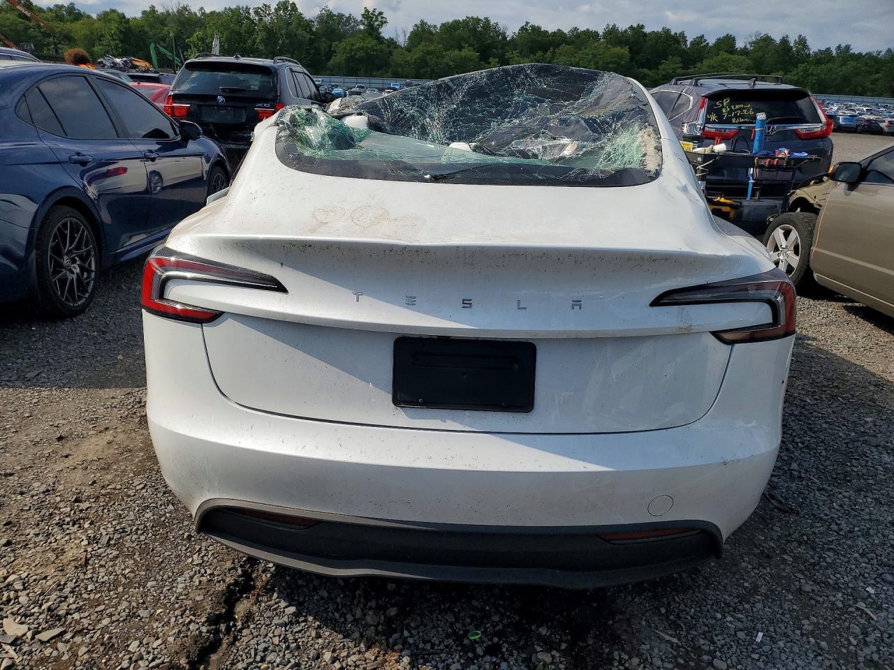 2025 Tesla Model 3 - Фото 6