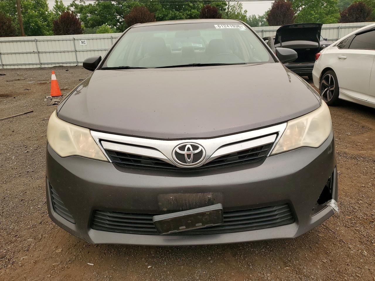 2014 Toyota Camry Le - Фото 5