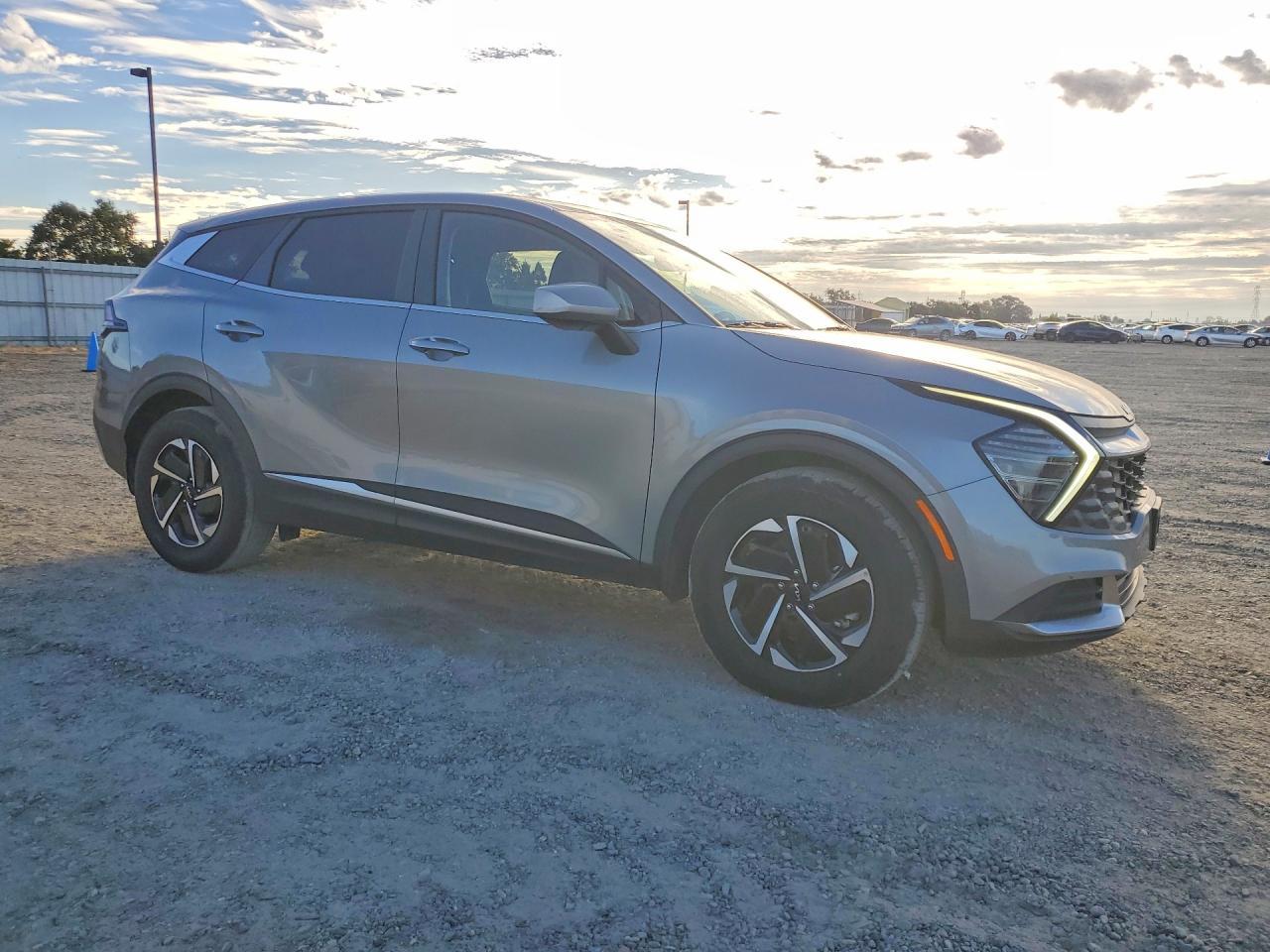 2024 Kia Sportage Hybrid Lx - Image 4