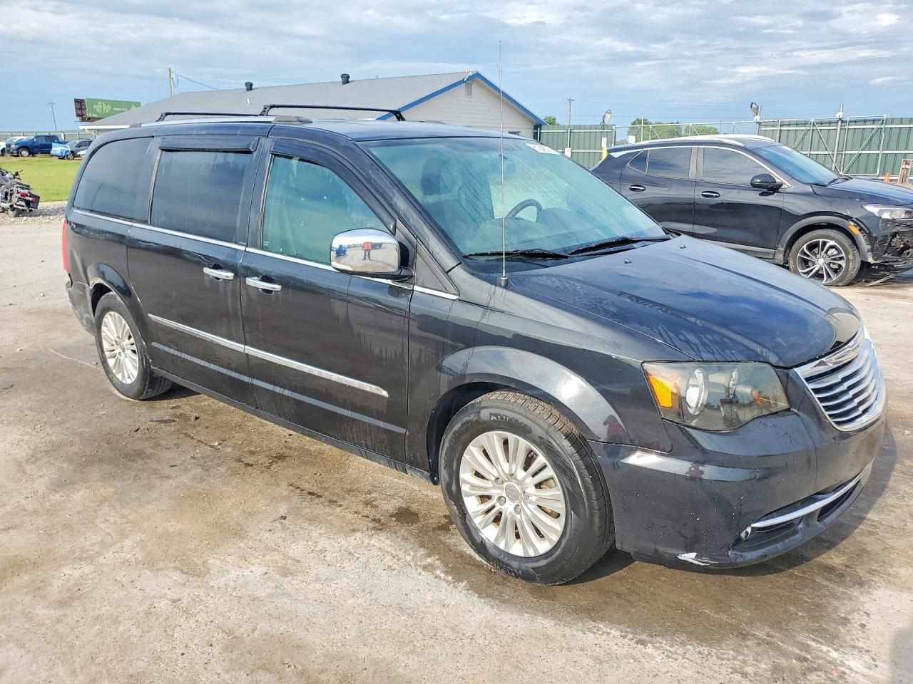 2012 Chrysler Town & Country Limited - Фото 4