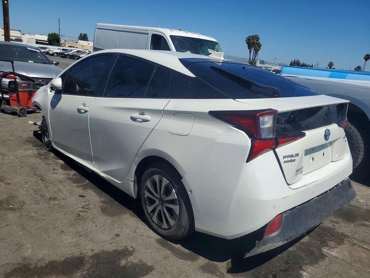 2020 Toyota Prius Xle Awd-E - Image 2