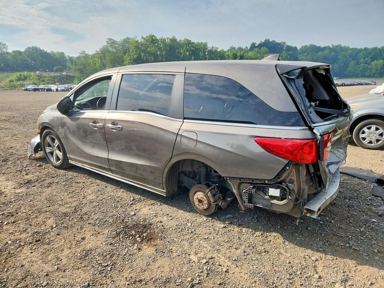 2022 Honda Odyssey Touring - Фото 2
