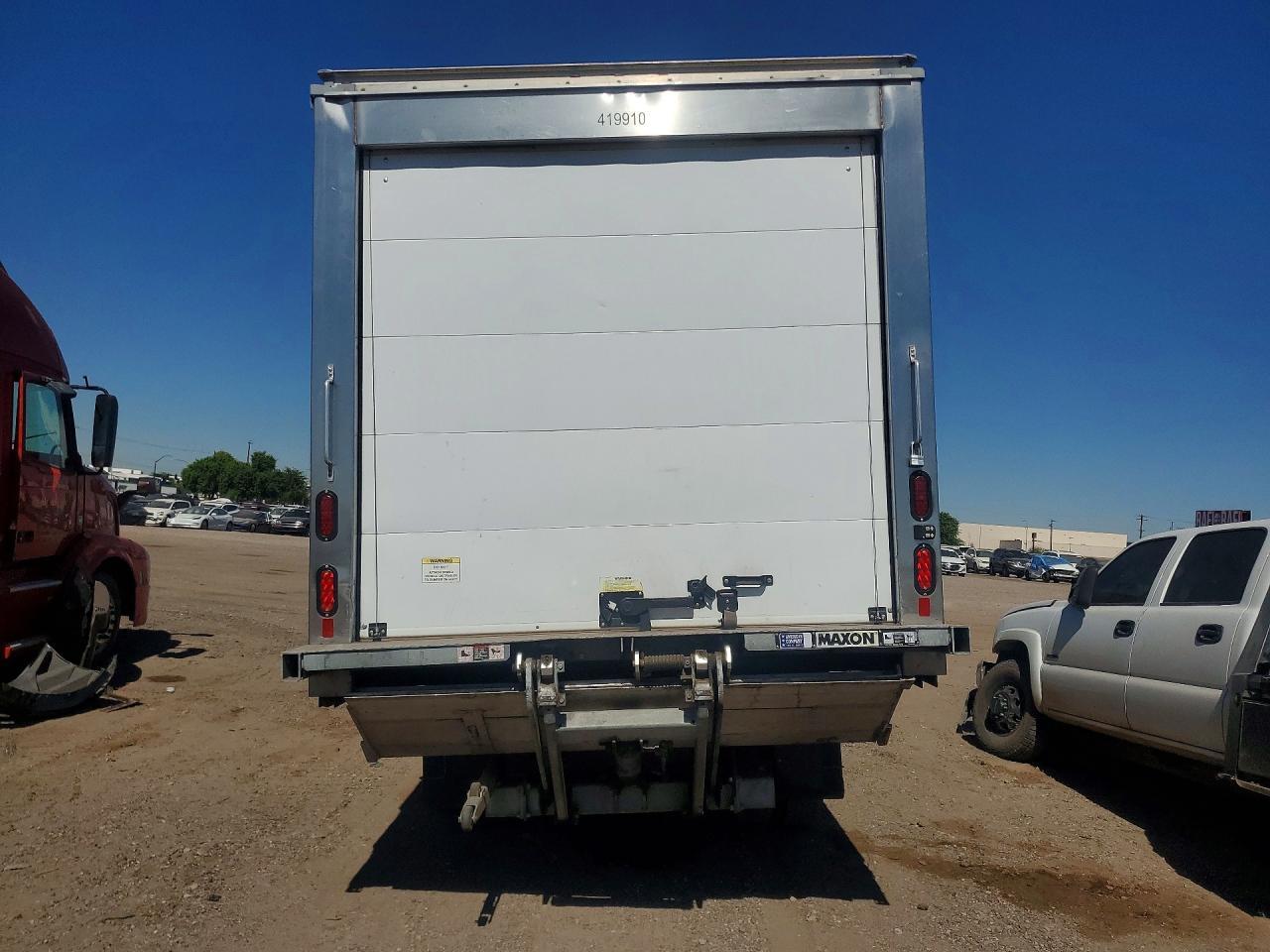 2022 Isuzu Nrr Refrigerated Box Truck - Image 6