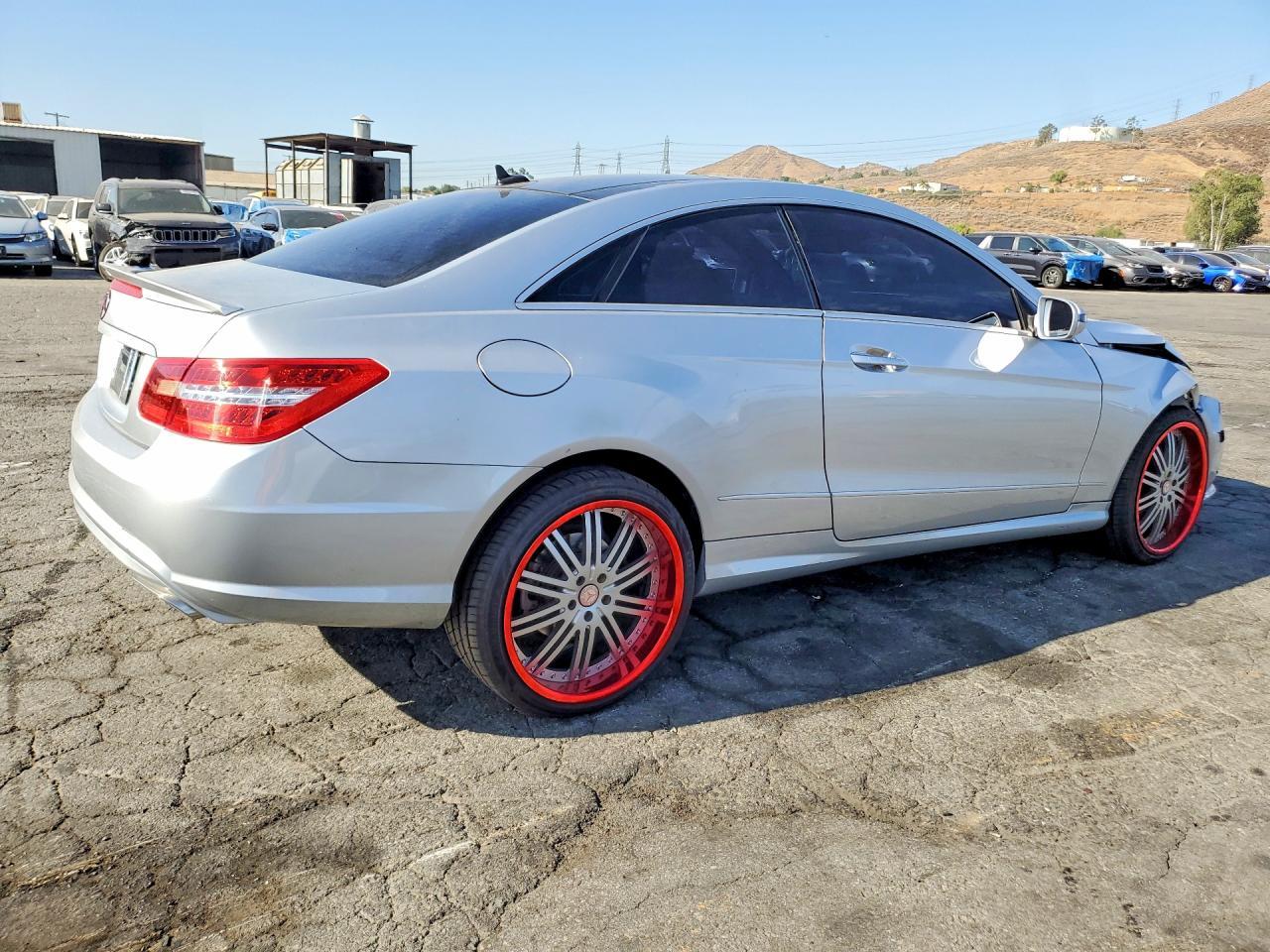 2010 Mercedes-Benz E 550 - Image 3