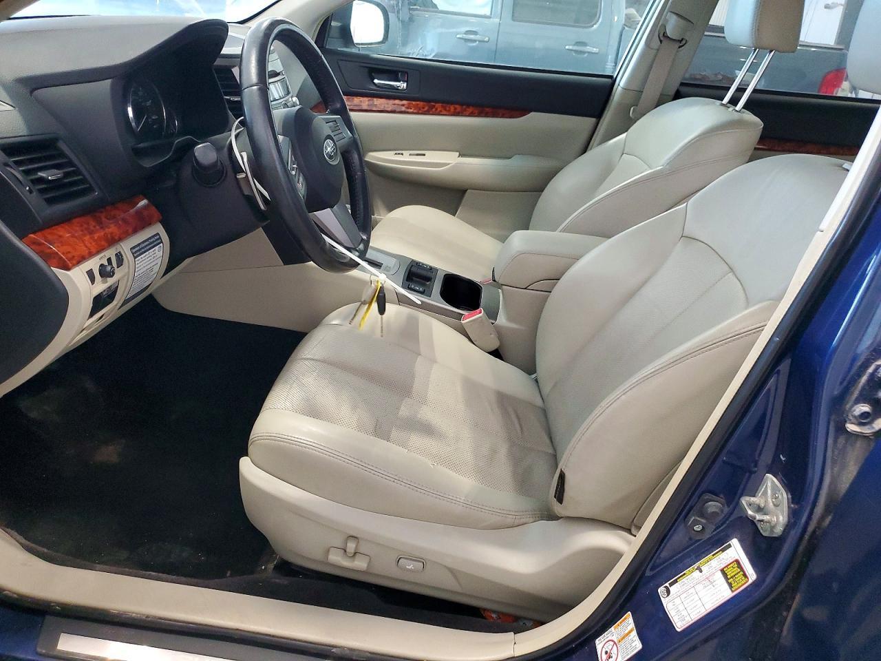 2011 Subaru Outback 2.5I Limited - Image 7