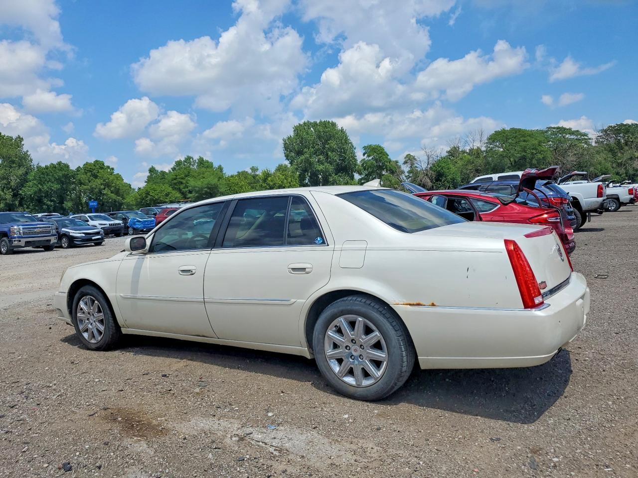 2011 Cadillac Dts Premium Collection - Image 2