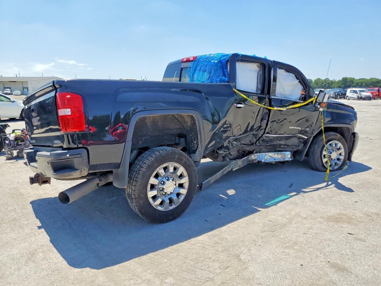 2018 GMC Sierra K3500 Denali - Image 3