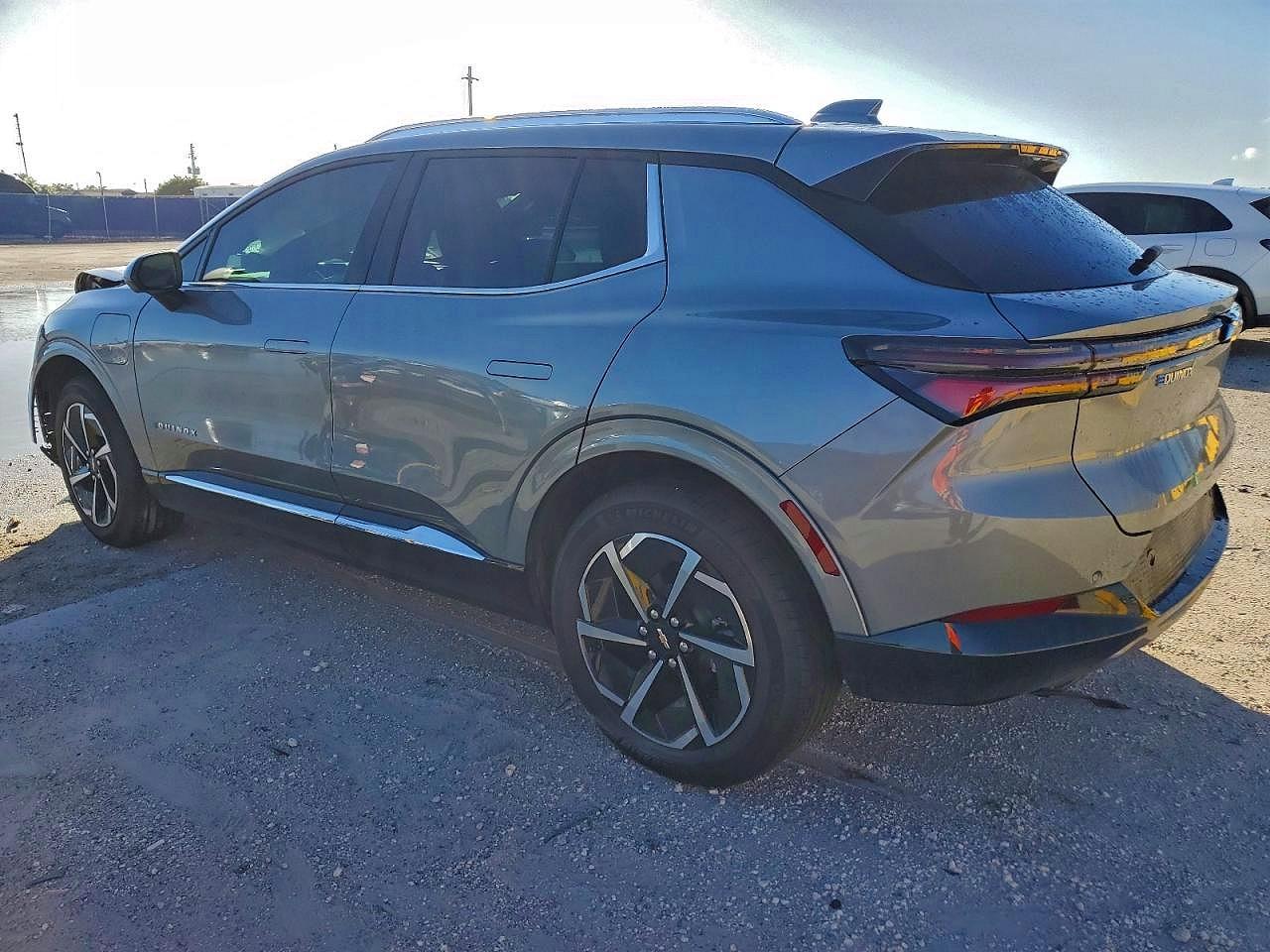 2025 Chevrolet Equinox Lt - Image 2