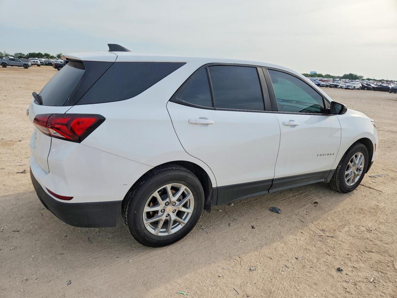 2022 Chevrolet Equinox Ls - Image 3