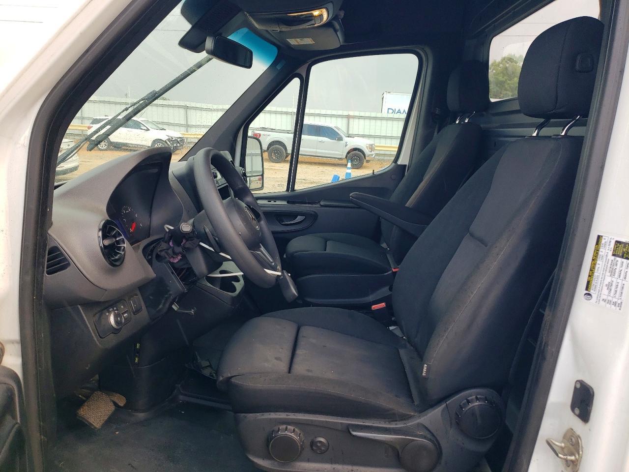 2021 Mercedes-Benz Sprinter 2500 Delivery Van - Фото 7