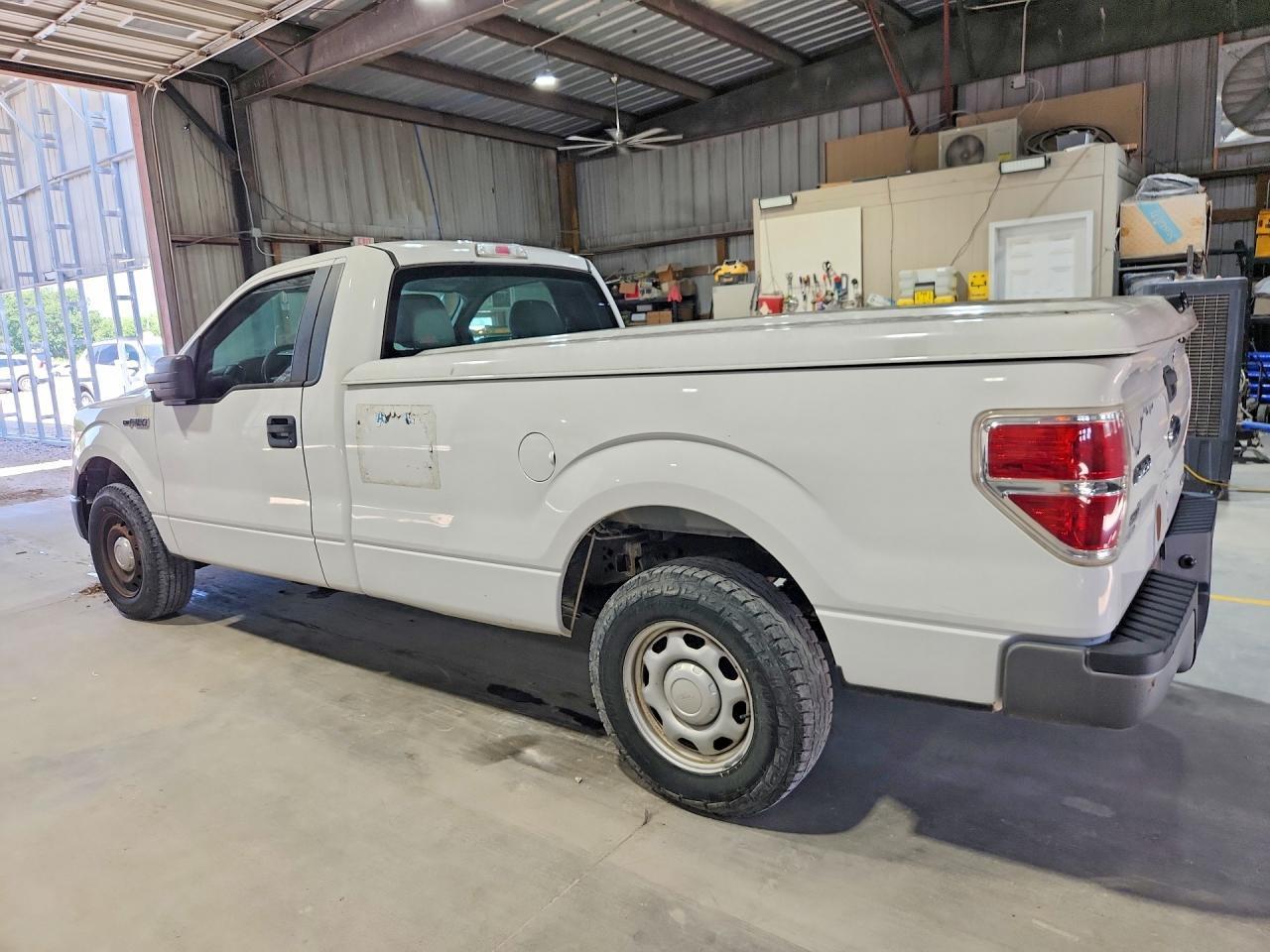 2011 Ford F150 - Фото 2