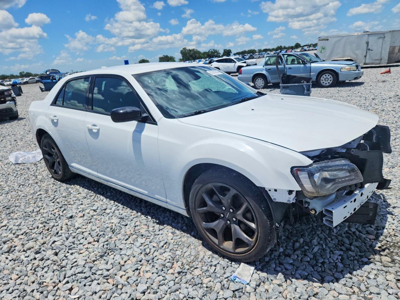 2022 Chrysler 300 Touring - Image 4
