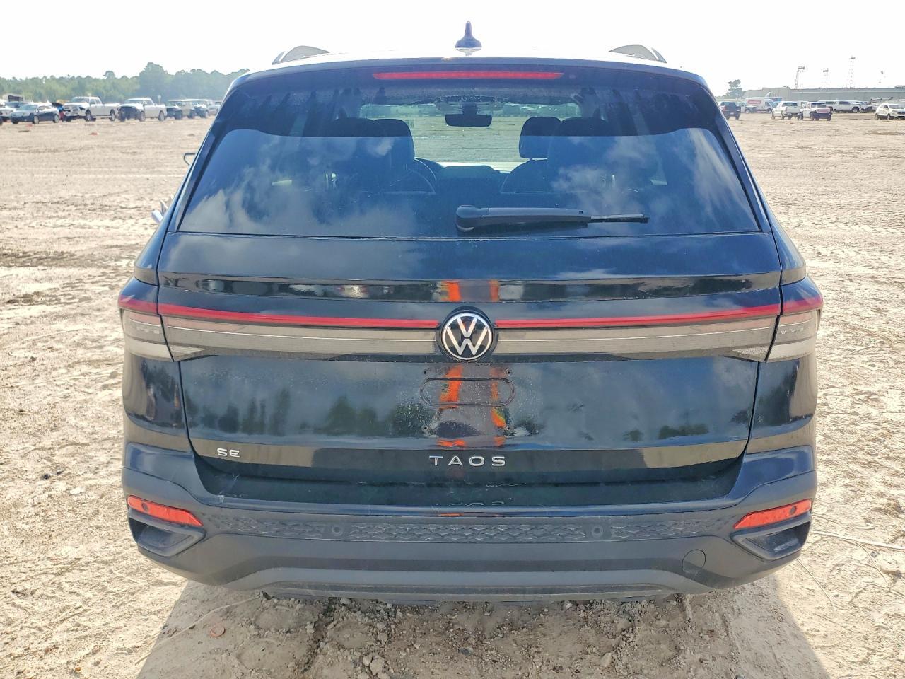 2025 Volkswagen Taos Se Black - Фото 6