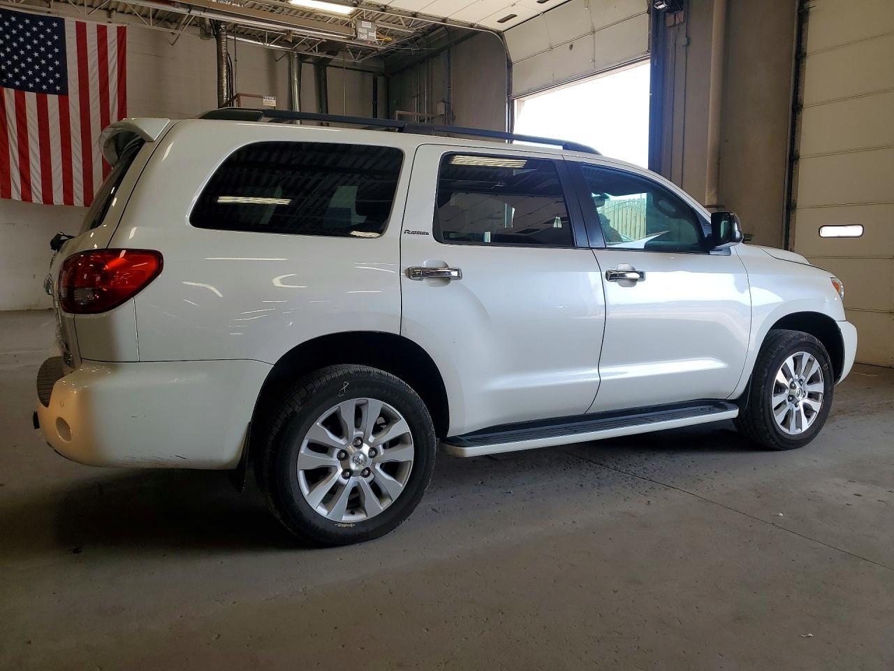 2015 Toyota Sequoia Platinum - Фото 3