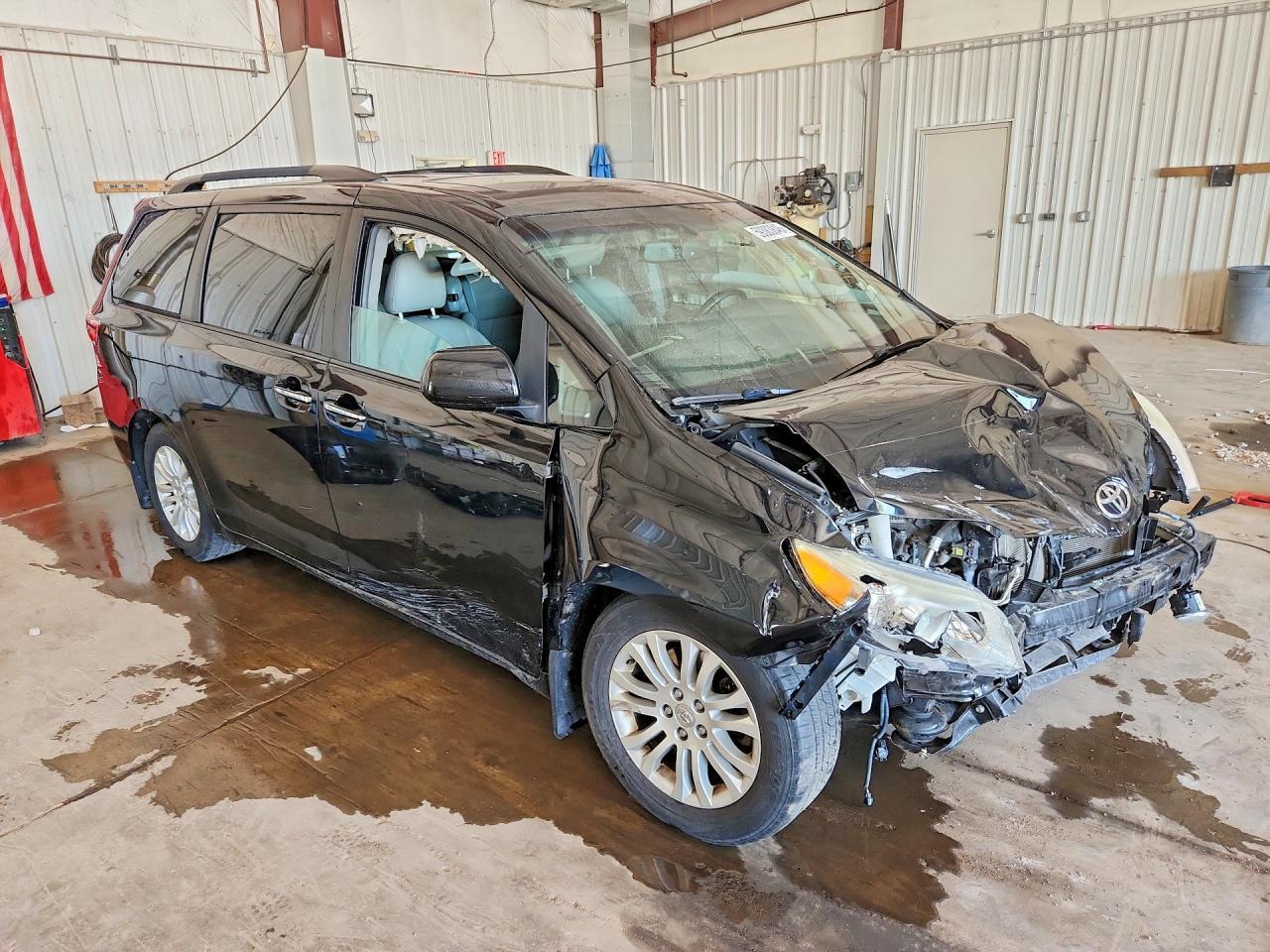 2015 Toyota Sienna Xle 8-Passenger - Фото 4