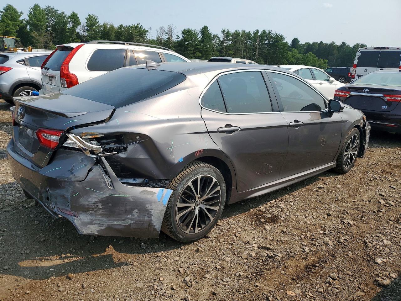 2020 Toyota Camry Se - Image 3