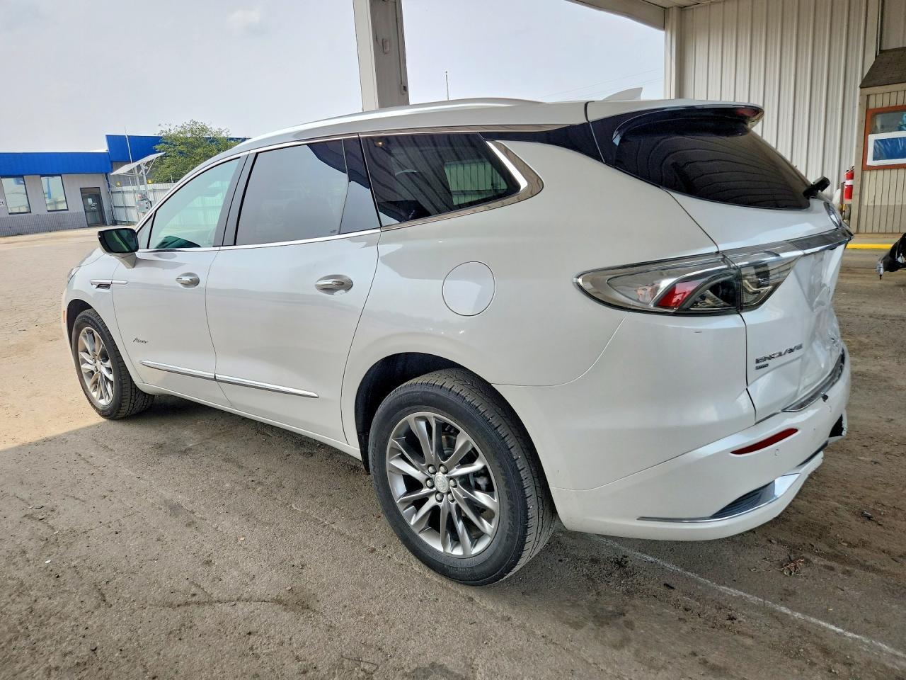 2022 Buick Enclave Avenir - Image 2