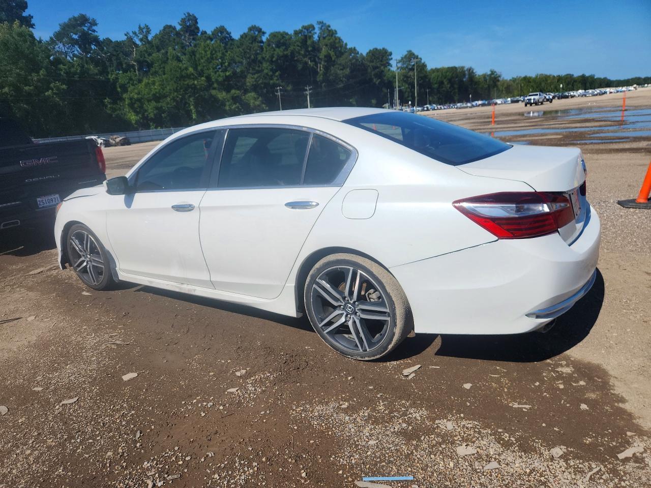 2017 Honda Accord Sport - Image 2