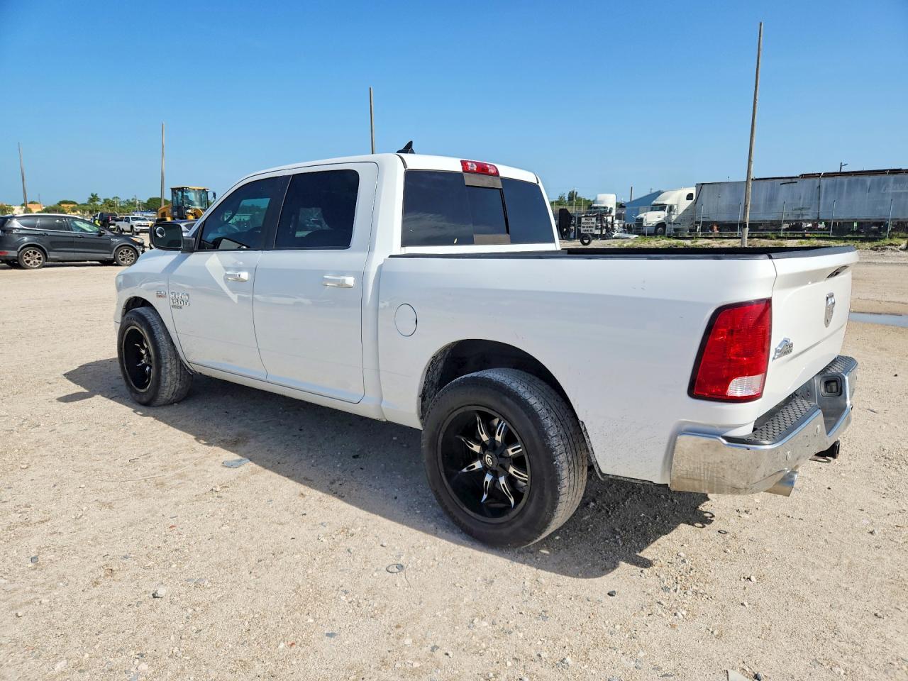 2019 Ram 1500 Classic Slt - Фото 2
