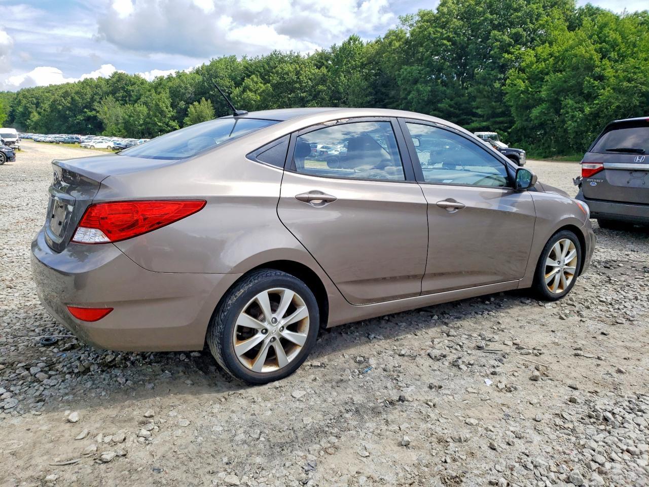 2013 Hyundai Accent Gls - Image 3