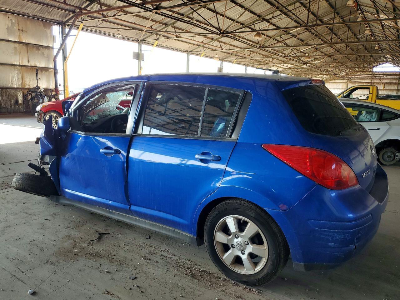2012 Nissan Versa 1.8 S - Image 2