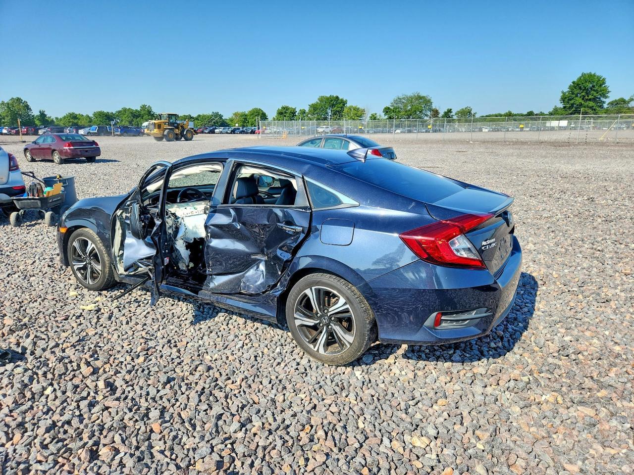 2016 Honda Civic Touring - Image 2