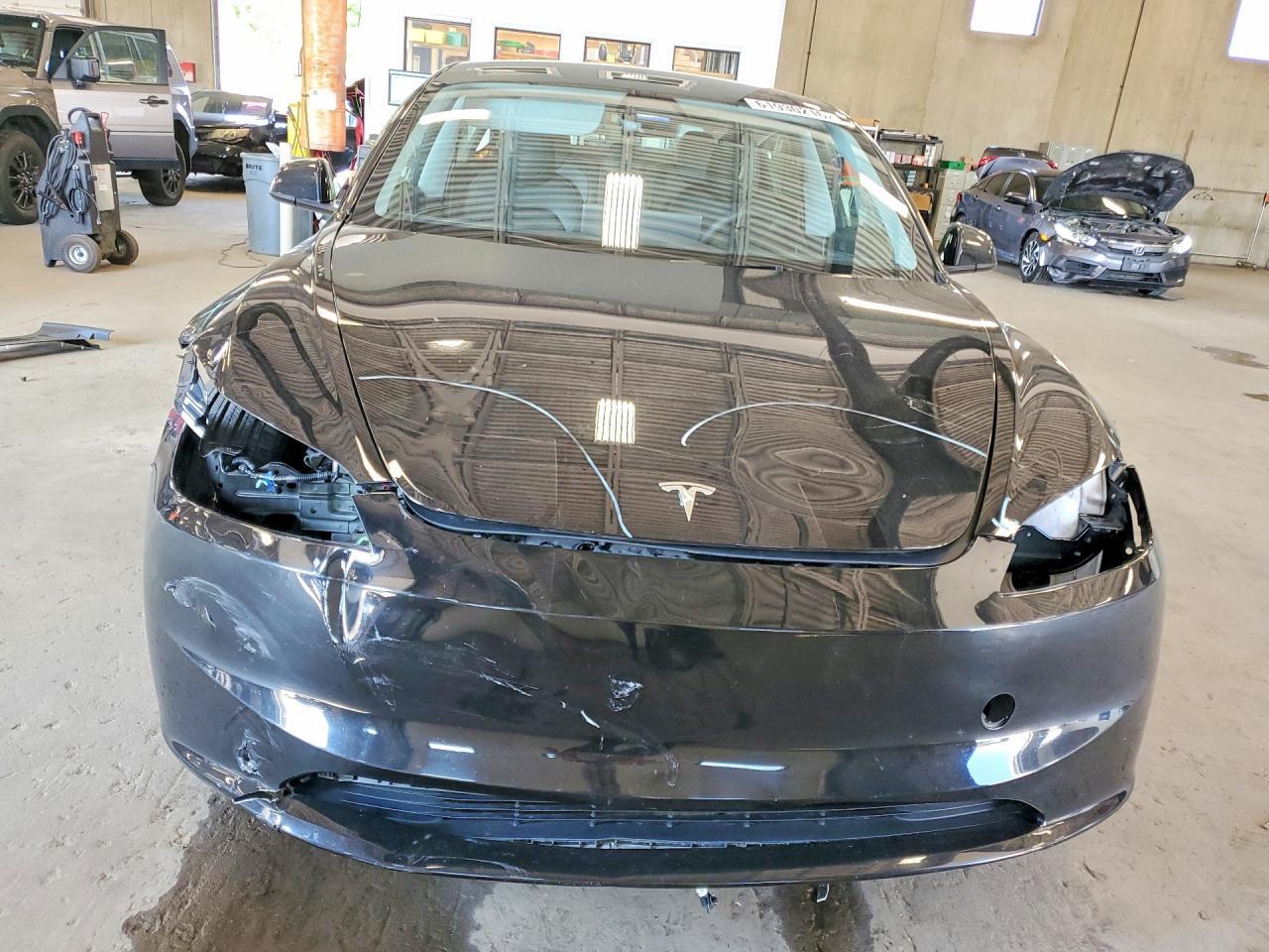 2025 Tesla Model 3 - Image 5