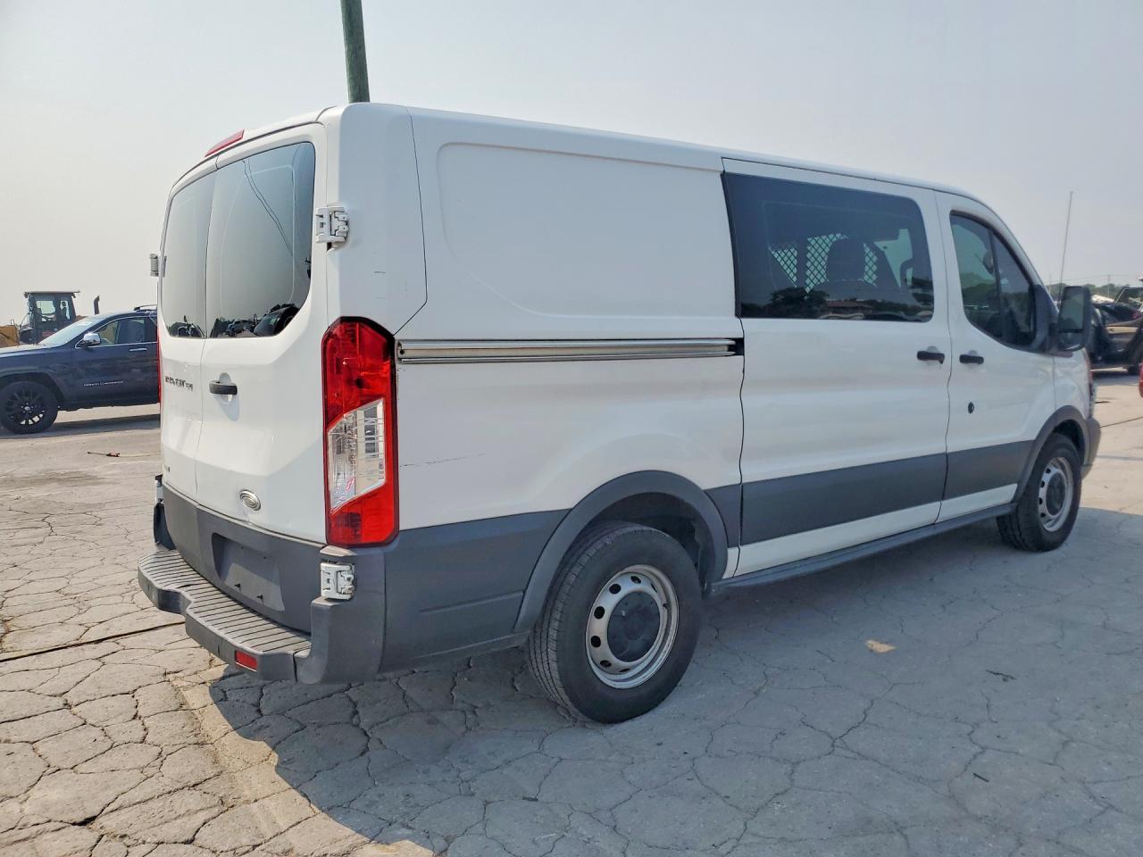2015 Ford Transit T-150 - Фото 3