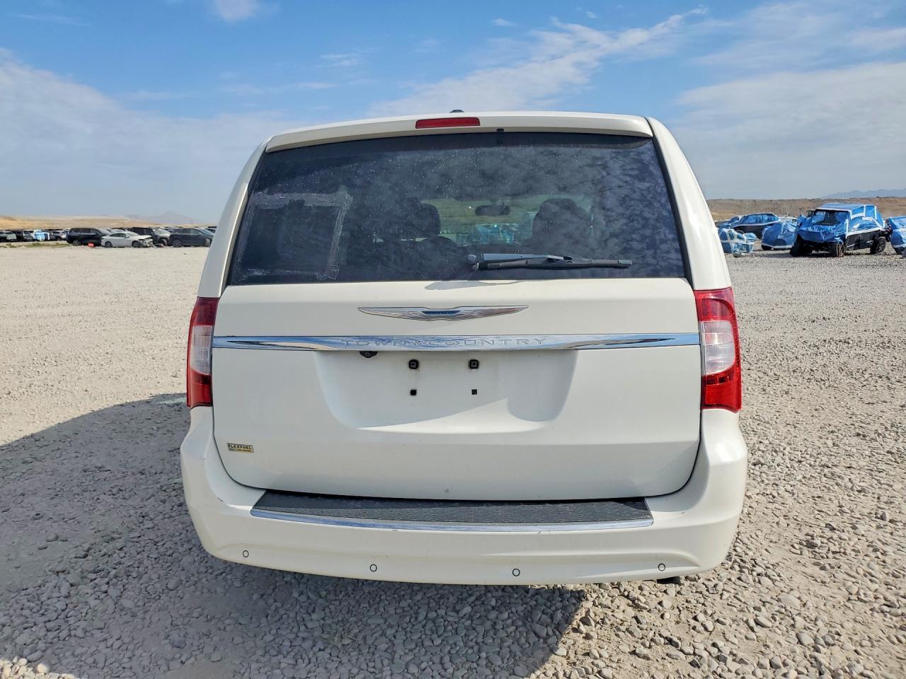2012 Chrysler Town & Country Touring - Image 6