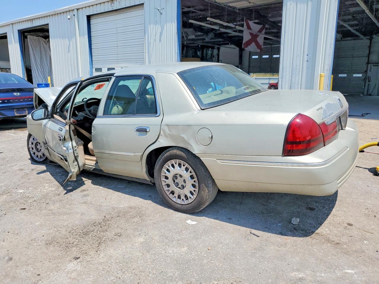 2004 Mercury Grand Marquis Gs - Image 2