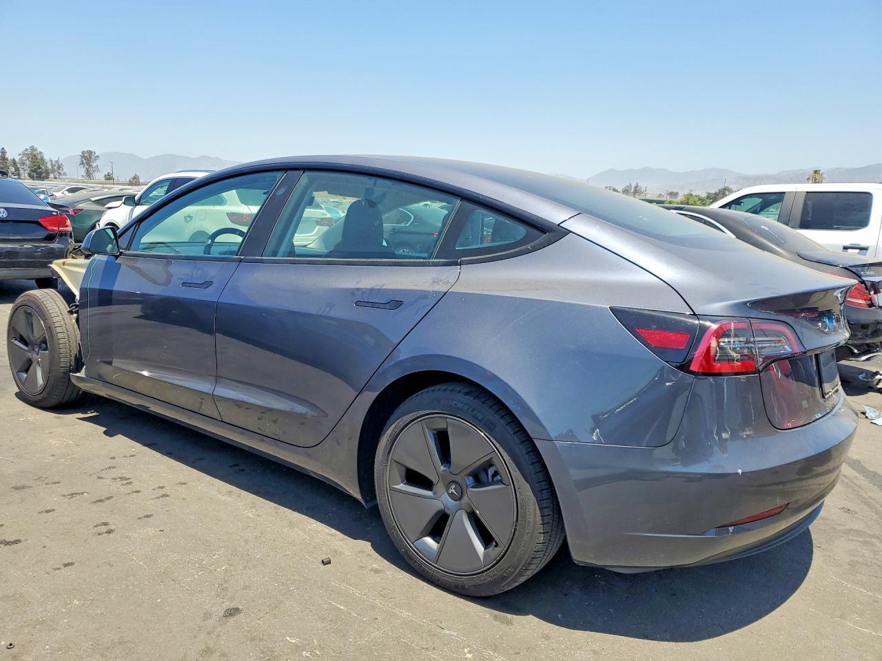 2023 Tesla Model 3 - Фото 2