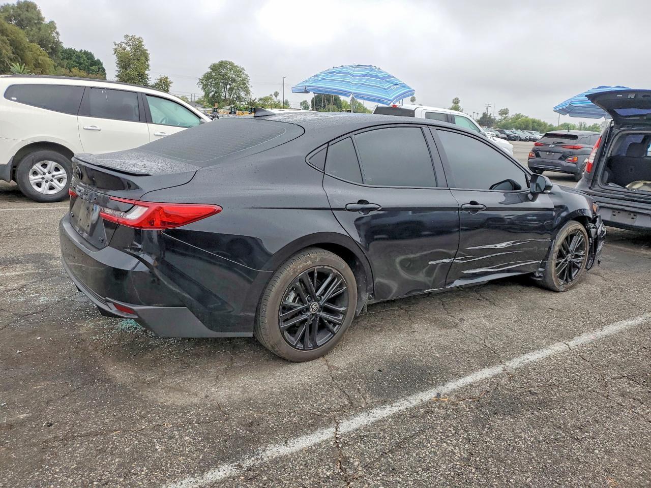 2025 Toyota Camry Se - Image 3
