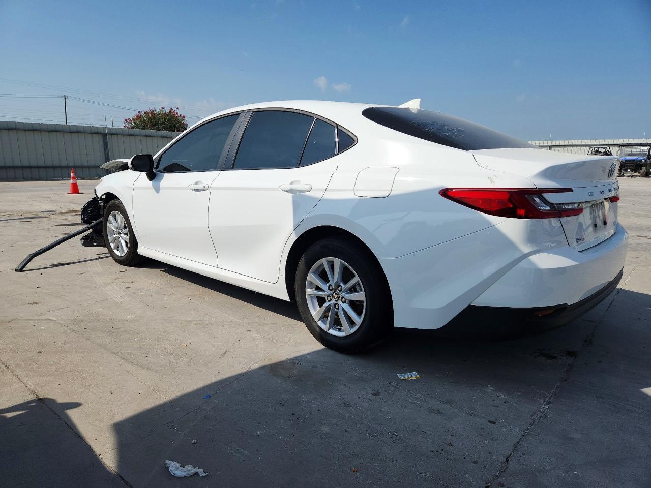 2025 Toyota Camry Le - Фото 2