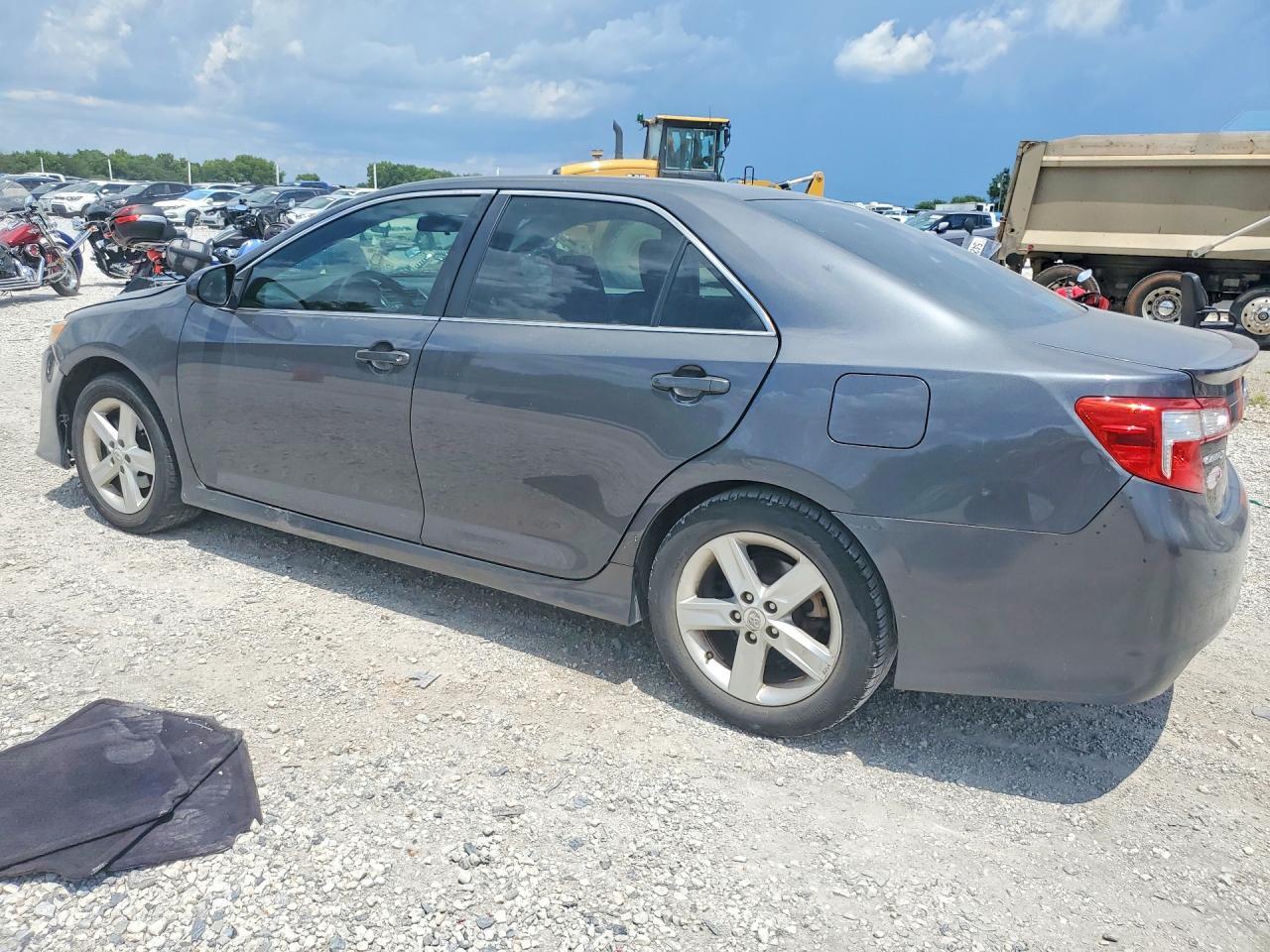 2012 Toyota Camry Le - Фото 2