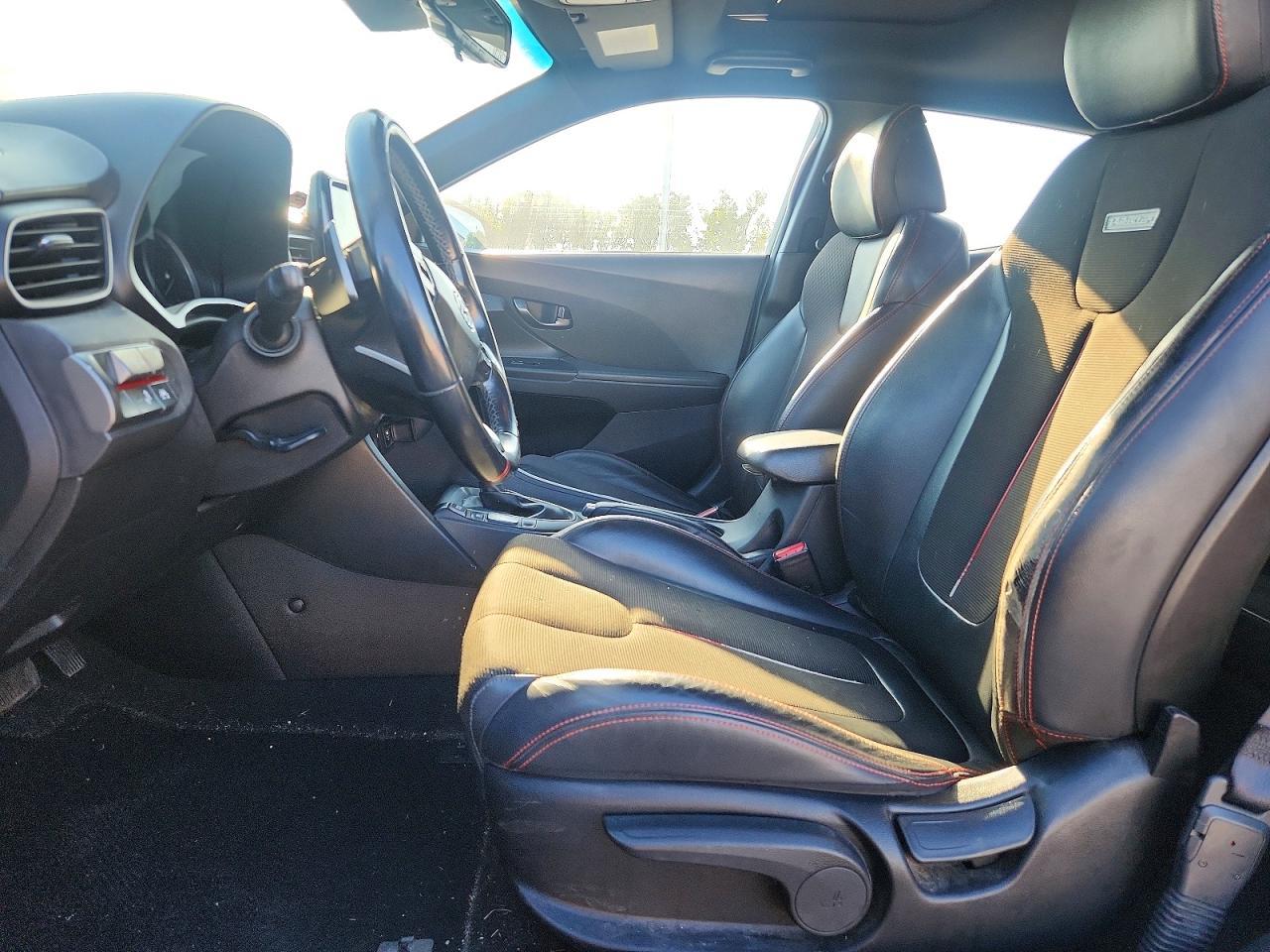2019 Hyundai Veloster 2.0L Premium - Фото 7
