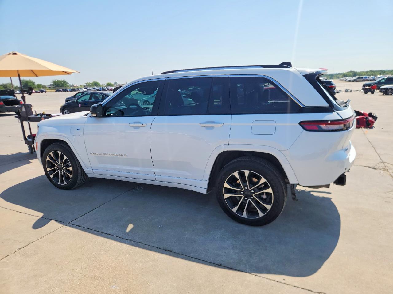2023 Jeep Grand Cherokee Overland 4Xe - Image 2