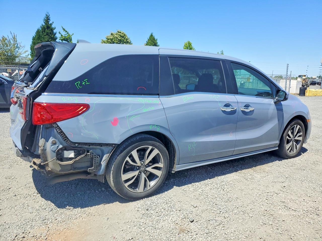 2024 Honda Odyssey Touring - Фото 3