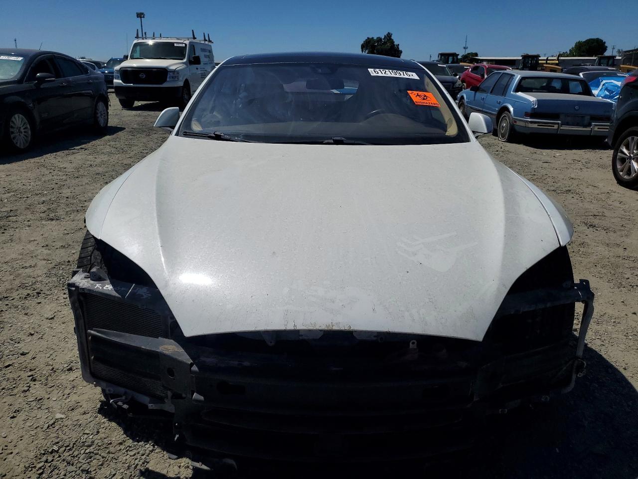 2014 Tesla Model S - Image 5