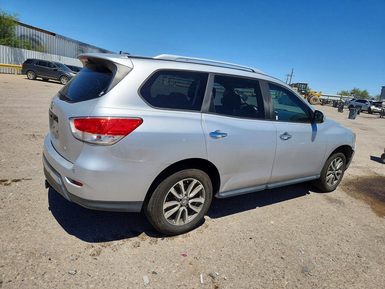 2013 Nissan Pathfinder S - Image 3