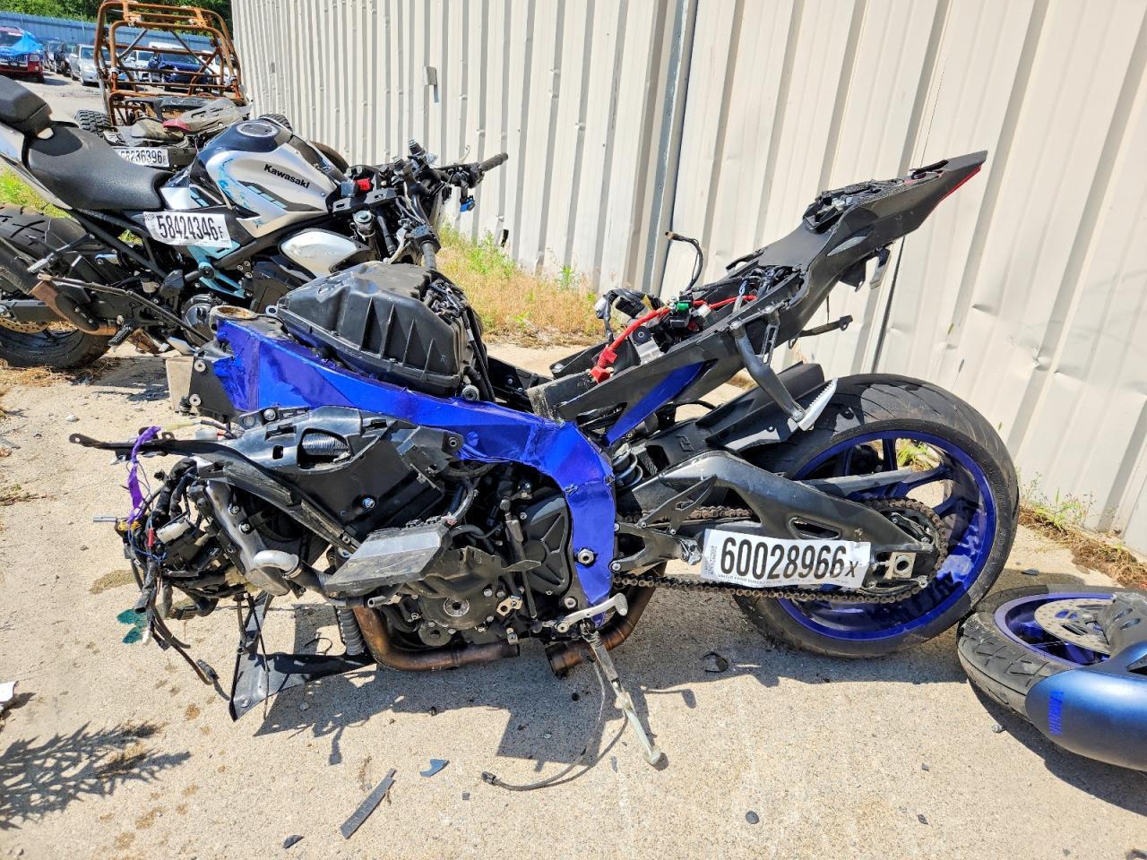 2022 Yamaha Yzfr1 - Фото 3